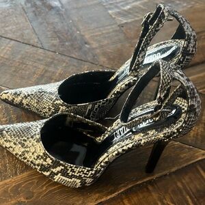 Colin Stuart heels black white
Snake Print Elegant Stilettos
Size  6